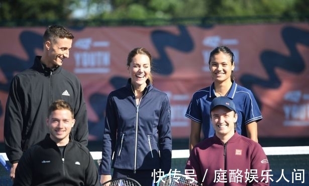 尤其是一名 尤其是一名