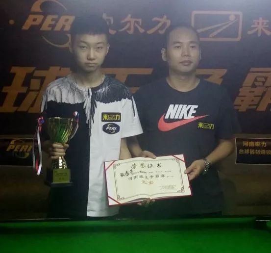 笑的背后 笑的背后